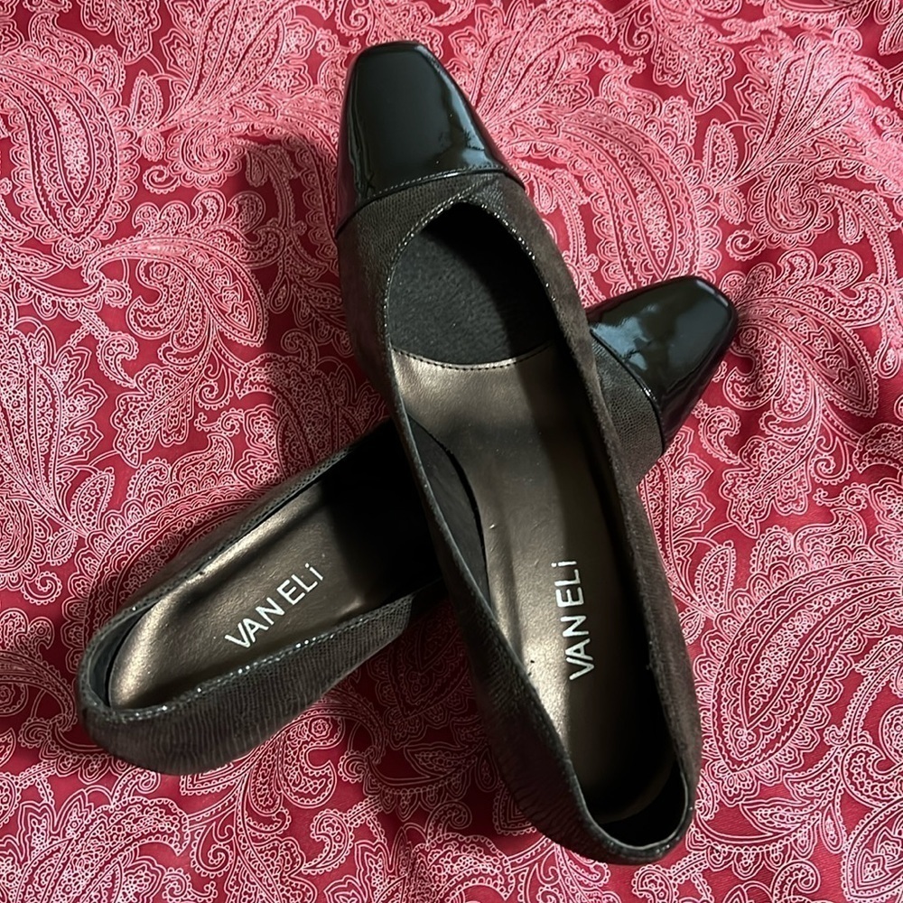 VANELI  brown heels with patent toe. Embossed leather. Unworn. Size 8